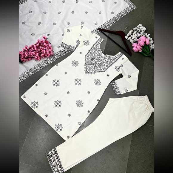 Lunching New Đěsigner Party Wear Top, Bottom With Dupatta With Heavy Embroidery - Picture 1 of 5